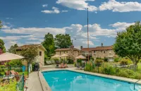 Echo Mountain Inn - Pools