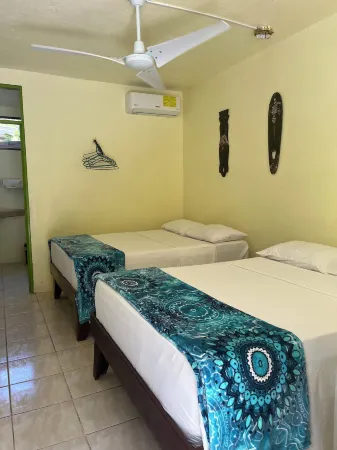 Cabinas Manzanillo Caribe Sur CR Отели в г. Мансанильо