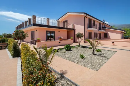 La Terra Dei Sogni Country Hotel Отели в г. Fiumefreddo Sicilia