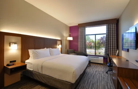 斯塔福德匡蒂科智選假日酒店