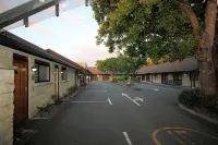 Bentleys Motor Inn - parking