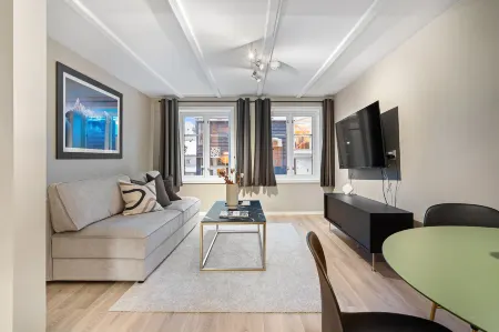 Enter Tromsø Apartment Hotel Отели рядом с достопримечательностью «The Arctic Alpine Botanic Garden»