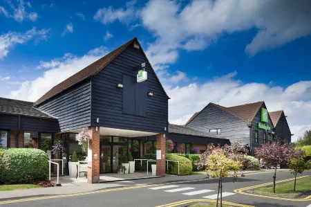 Holiday Inn Cambridge Отели рядом с достопримечательностью «Колледж Кембридж Маслим»