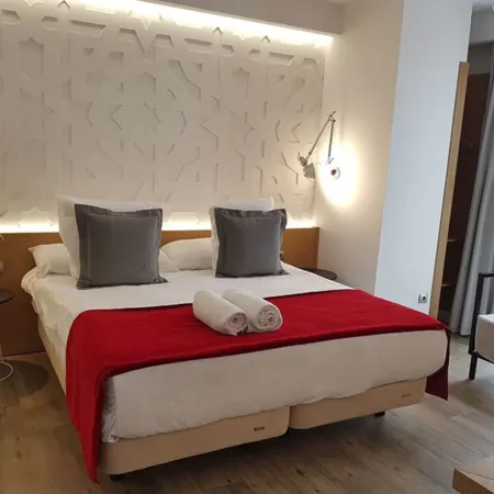 Hotel Boutique Caireles Отели рядом с достопримечательностью «Башня Калаорра»