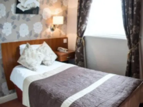 Thomas James Hotel Hotels near Leamington Spa Tourist Information Centre