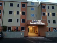 Hotel South Paradise Hotels in Taureana
