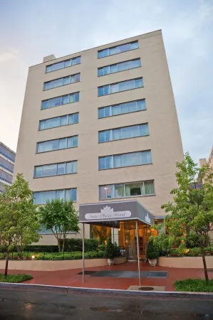 State Plaza Hotel Отели рядом с достопримечательностью «Original Founding Church of Scientology»