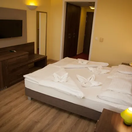 Jade Hotel-Ezüsthíd Hotel