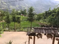 Lenh Family House - Hostel Hotels in Su Pan