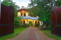 Hotel River Front Hotels in Debarawewa