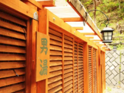 Guesthouse Tomoshibi Hotels near Kappa Bridge