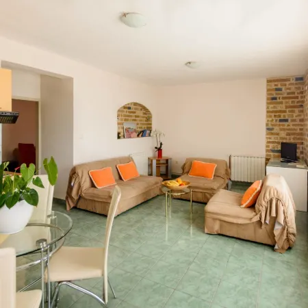 Contessa Apartments