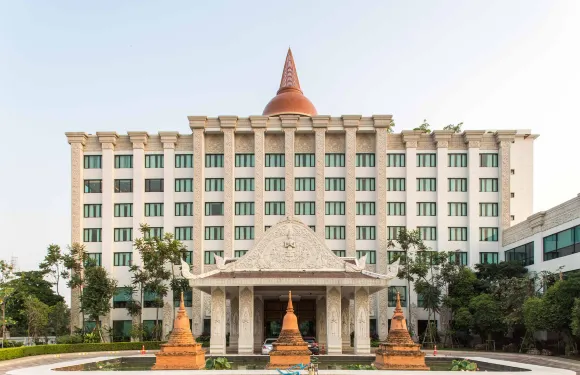 米達格蘭德酒店 達瓦拉瓦提 那空巴吞