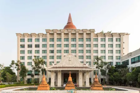 Mida Grande Hotel Dhavaravati Nakhon Pathom Отели рядом с достопримечательностью «Computer Center Silapakorn University»