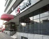 Hotel & Suites PF Hotel dekat Independence Monument