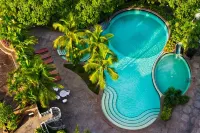 Topland Hotel & Convention Centre - Pools
