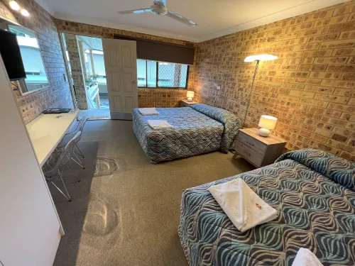 Golden Beach Motor Inn, Caloundra