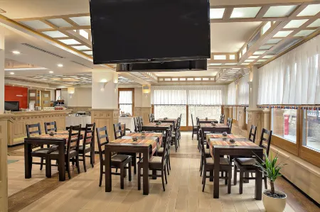 Hotel Aziza Отели рядом с достопримечательностью «Мэрия г. Сараево»