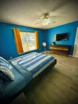 The Beach House-2 miles from beach, ping pong, king bed!