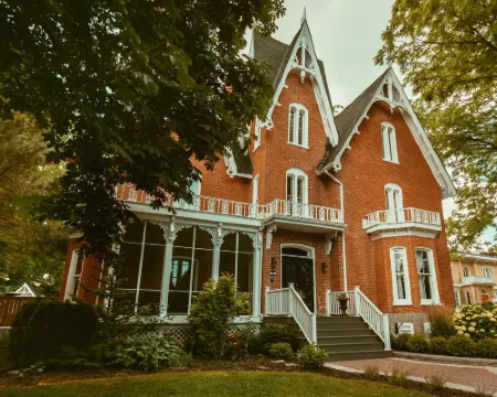 Merrill House Hotels in Picton