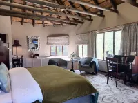 Hawklee Country House - balcony