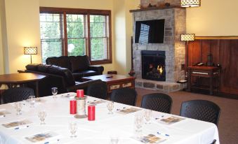 The Lodges at Cresthaven