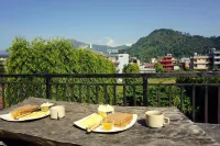 Hotel Cherry Garden