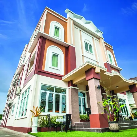 Excella Hotel Отели рядом с достопримечательностью «Площадь Убон»