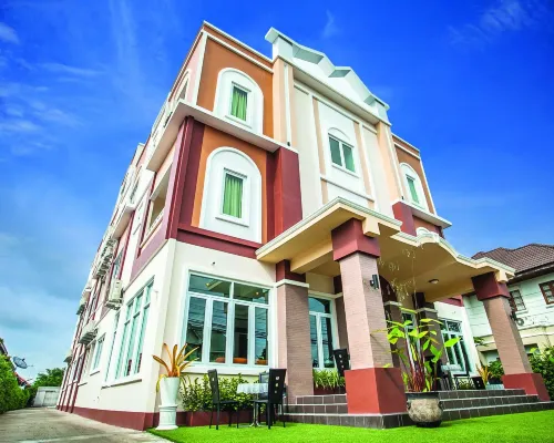 Excella Hotel Hotels near Ubon Square