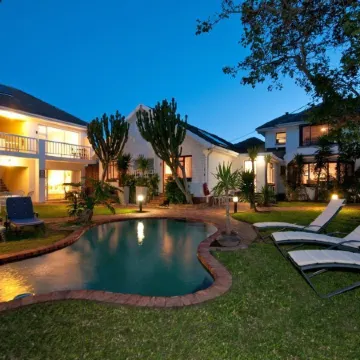 Africa Beach B&B Отели рядом с достопримечательностью «Форт Фредерик»