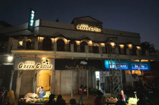 أويو 738 هوتل جرين كاسل Hotels near المسجد الجامع