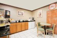 Howard Johnson by Wyndham Lenox Hotels in Pittsfield