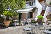 Tzivras Villa & Apartments