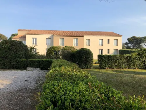 Logis Hôtel Restaurant les Aubuns Hotels in Caissargues