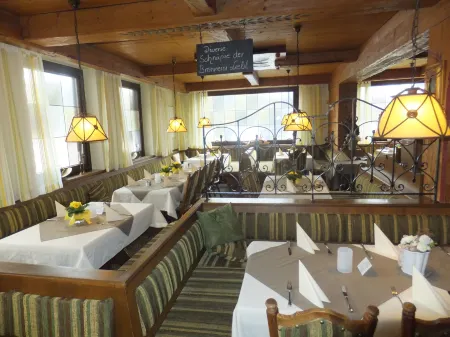 Hotel Räucherhansl Отели в г. Дингольфинг-Ландау