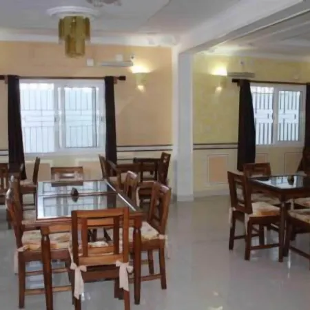 Hotel H1