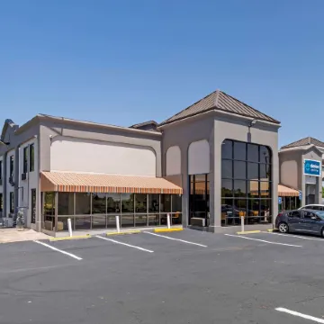 Clarion Pointe McDonough