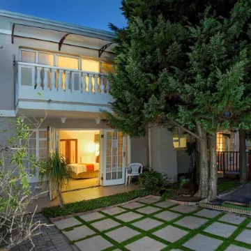 Heugh Road Guest House Отели рядом с достопримечательностью «Форт Фредерик»