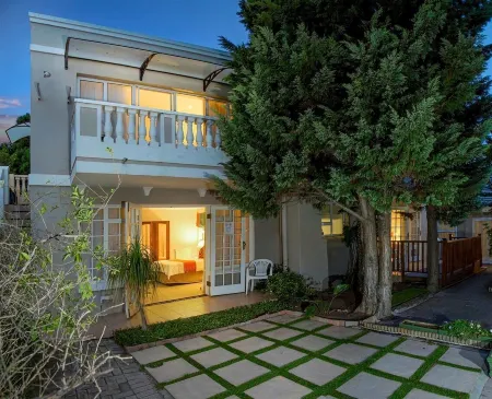 Heugh Road Guest House Отели в г. Порт-Элизабет