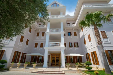 Hotel Vila Zeus Отели рядом с достопримечательностью «Castle of Kruja»