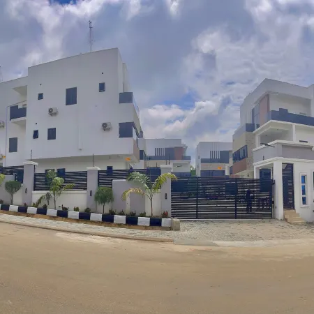 Lisa Suites