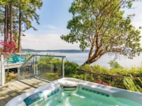 Saratoga Vista by AvantStay Waterfront Views Hotels in Langley