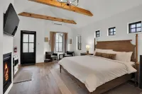 The Scout Boutique Cottages Hotels in Sisters