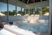 Camping les Insolites de la Baie Hotels in Incheville