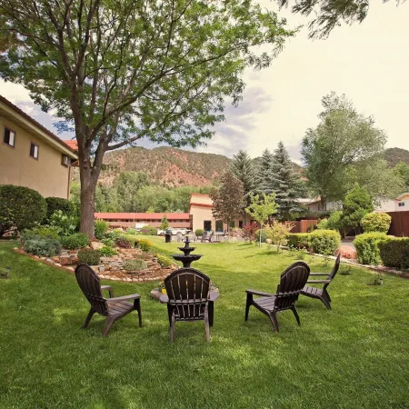 Glenwood Springs Cedar Lodge