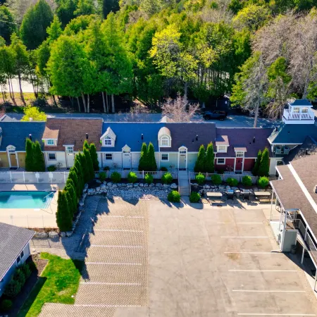 Spruce and Shore Motel
