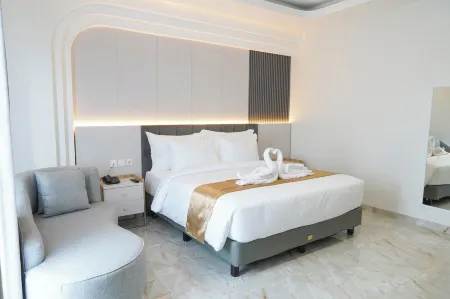 Toyo Hotel Purwokerto, Azana Hotels Collection Отели рядом с достопримечательностью «Monumen Panglima Besar Jenderal Soedirman»