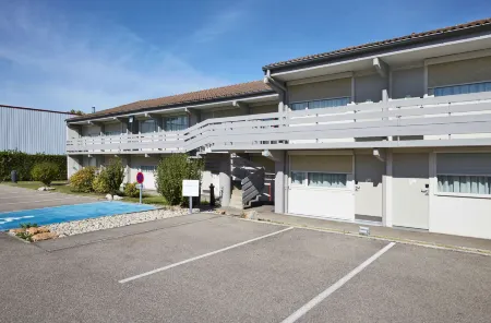 Campanile Lyon Sud - Feyzin Отели в г. Серезен-дю-Рона