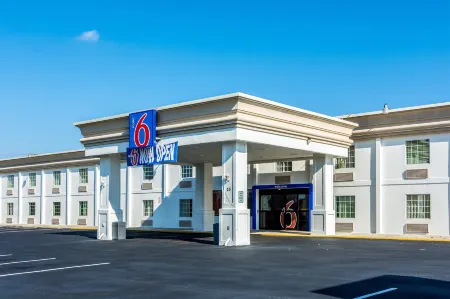 Motel 6 Petersburg, VA - Fort Lee Отели в г. Еттрик