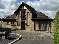 Castle House Holiday Home Các khách sạn ở Birch Vale